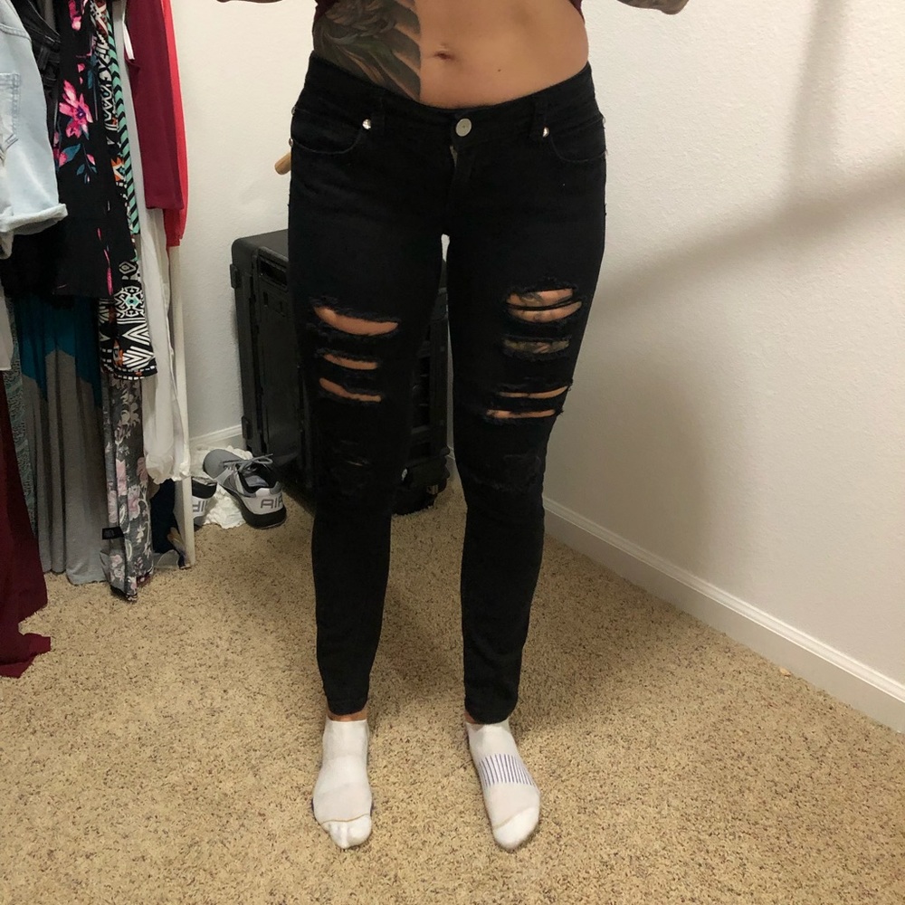 Black ripped skinny jeans